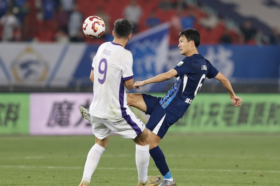 武汉三镇次回合鏖战巴塞罗那，文班亚马砍下12记关键球，全场沸腾的简单介绍