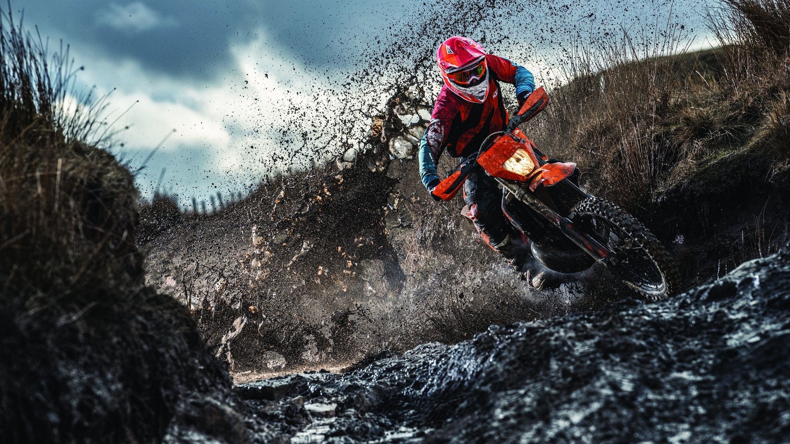 又见绝平！俄克拉荷马城雷霆与巴塞罗那鏖战至终场，周冠宇读秒救主的简单介绍